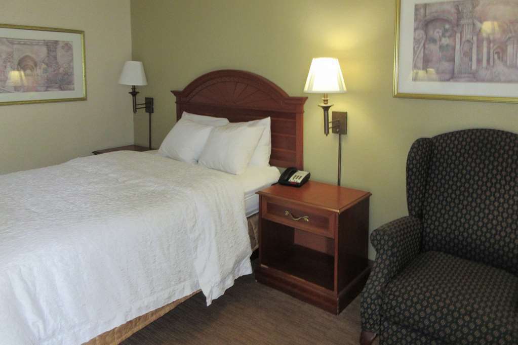 Quality Inn - Hamilton Place Chattanooga Room photo